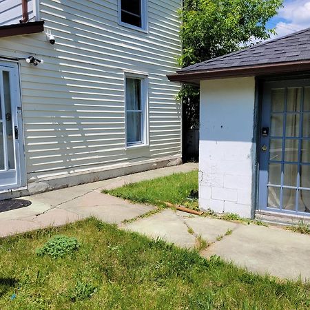 Cozy Downtown Two Bedrooms Free Parking Kingston Exterior foto